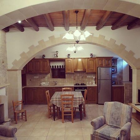 Corner Cottage Lania Bagian luar foto