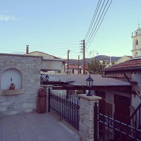 Corner Cottage Lania Bagian luar foto